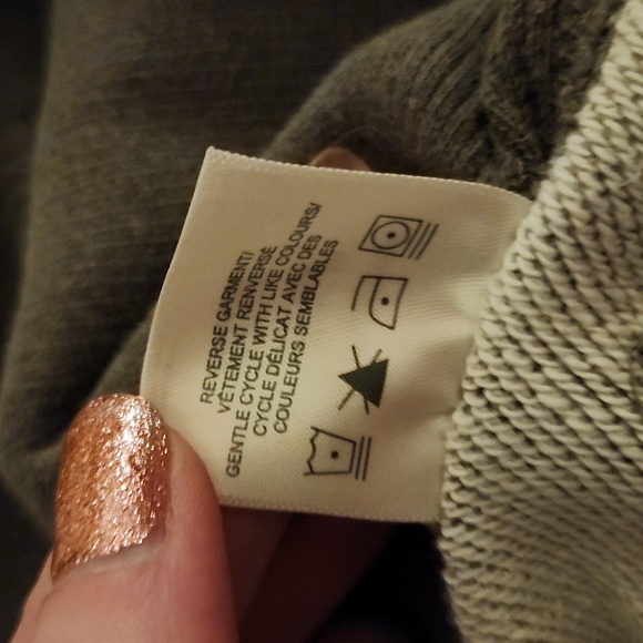 ROOTS Distressed Quarter Button Hoodie, VGUC, Size L - Picture 5 of 5